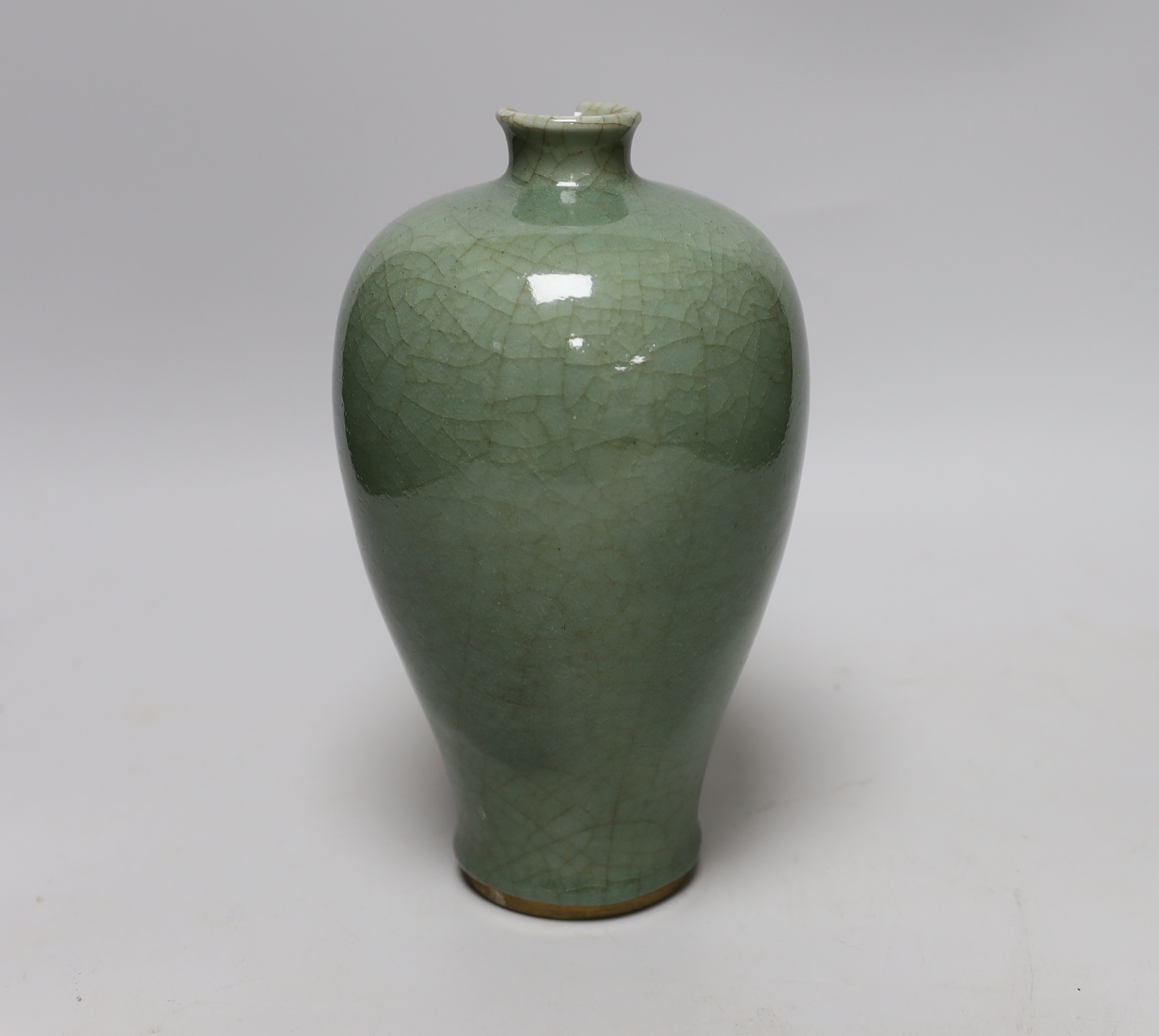 A Chinese celadon crackle glazed vase, 24cm